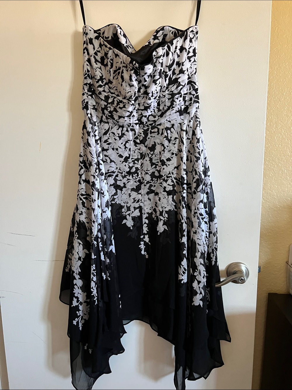 White House Black Market Black and White Strapless Floral Handkerchief Dress - Picture 4 of 6